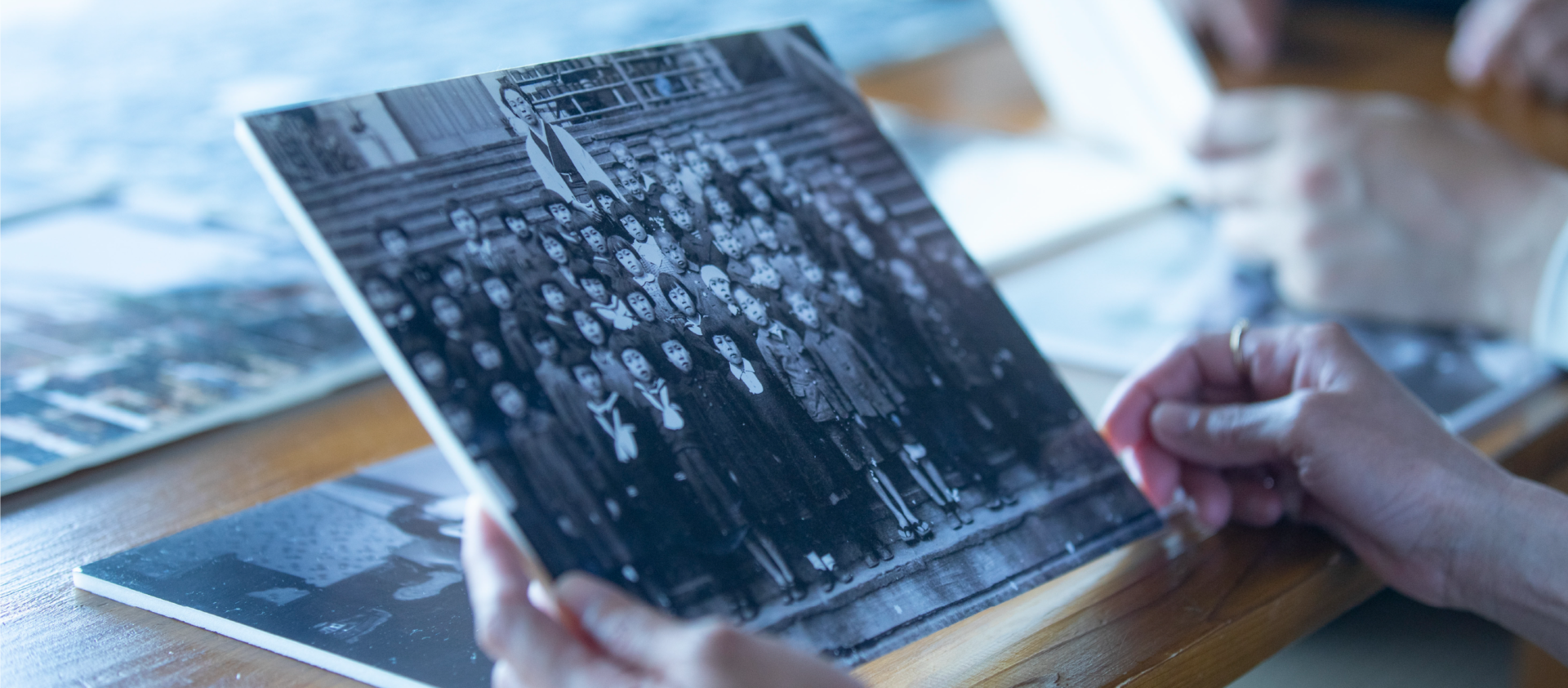 Photographs from the past collected from across Japan on display at Tsukurutei.